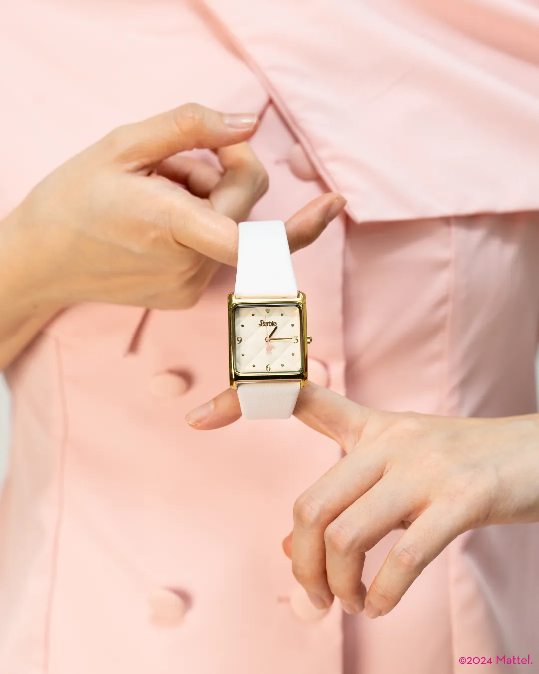 Barbie Dolled Up  Gold Leather Analog Watch (White)