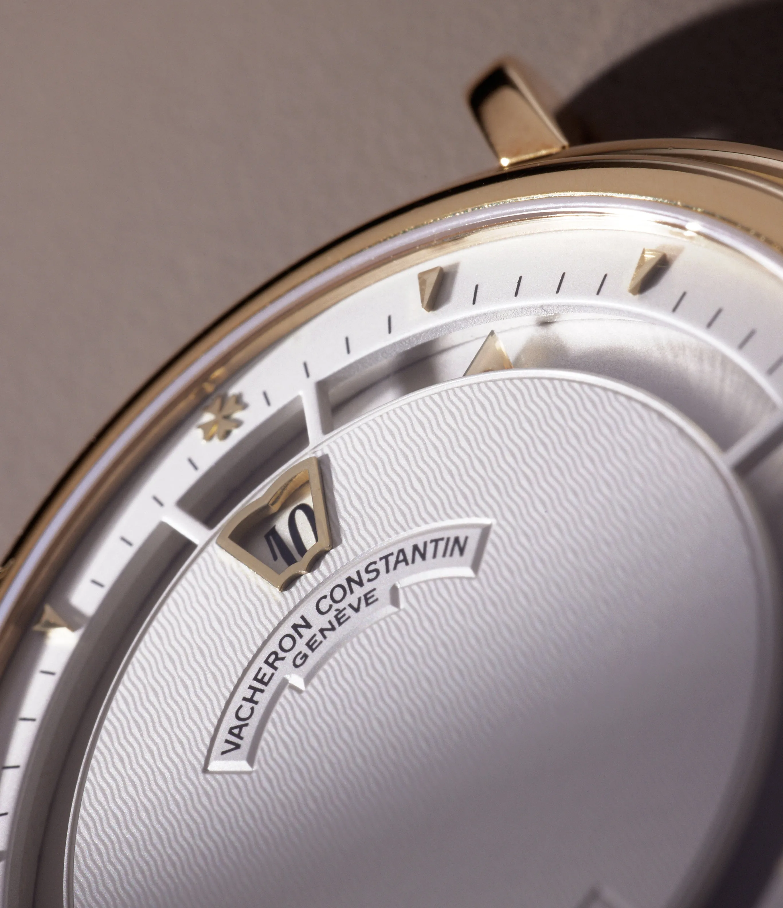Jump Hour 43040 | Yellow Gold