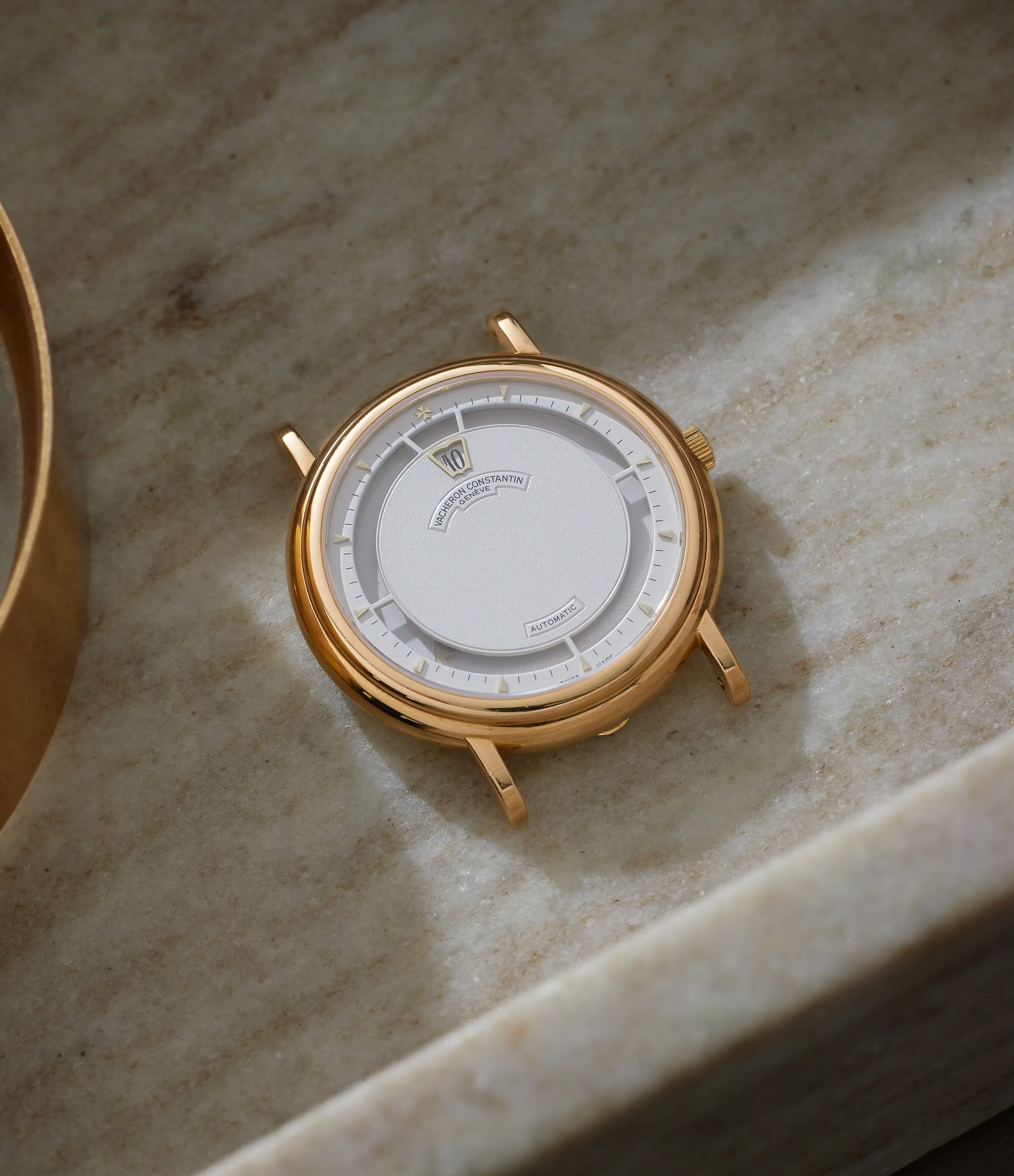 Jump Hour 43040 | Yellow Gold