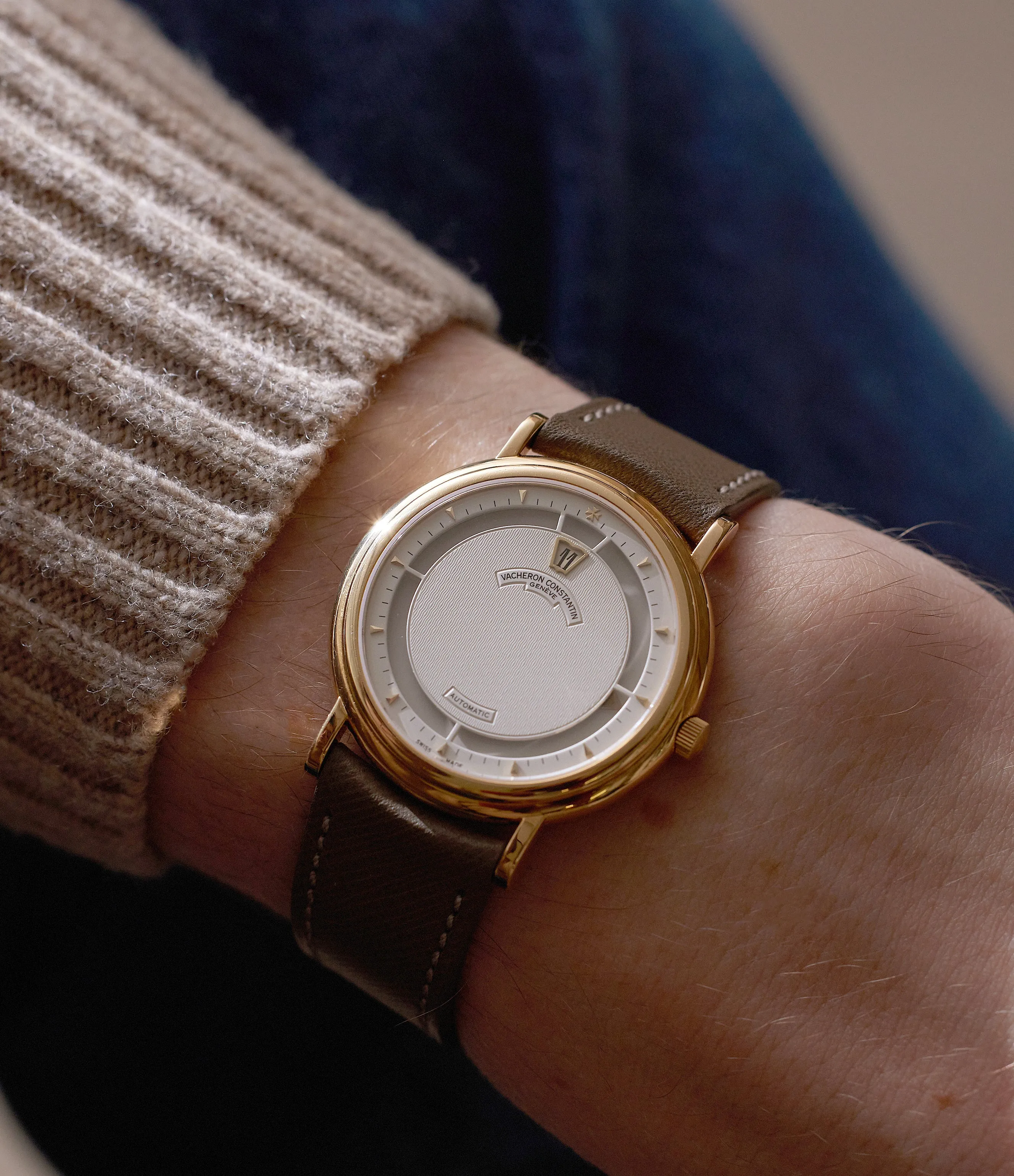 Jump Hour 43040 | Yellow Gold