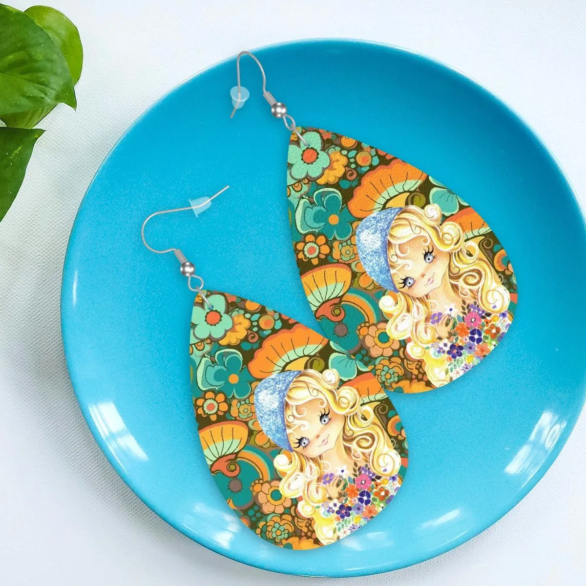 Retro Big Eyed Girl Earrings, 70s Flower Power Hippie Jewelry, Mod Teardrop Dangles