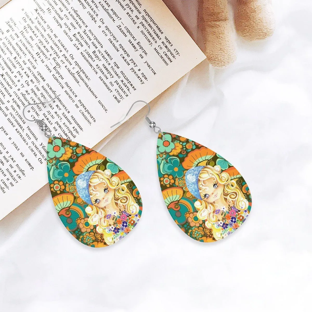 Retro Big Eyed Girl Earrings, 70s Flower Power Hippie Jewelry, Mod Teardrop Dangles